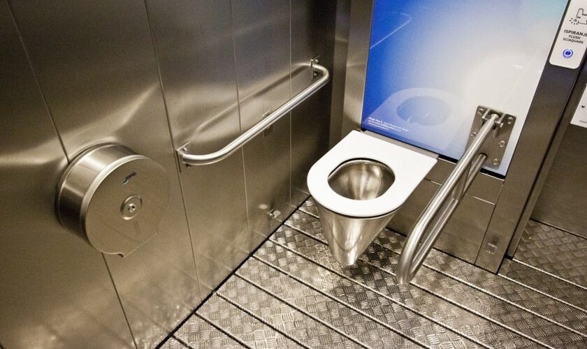 Автоматический туалет смонтирован в Риеке 4